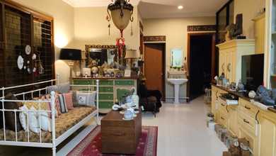 Dijual Rumah Cantik di Mokmer 6 BR Semi Furnished LT 220 m2