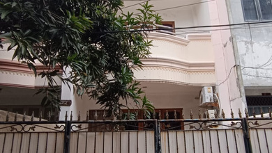 Rumah 3,5 Lt Mangga Besar LT 95M2 Bebas Banjir Lokasi Strategis