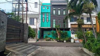 Rumah 4 Lantai LT 120 M2 Hadap Selatan Tusuk Sate