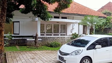 Jual Rumah Clasic Mainroad Riau Bandung, Luas Tanah 1.100 M