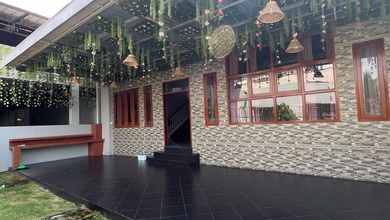 Rumah yang bisa Dijadikan Cafe Gudang di Sayap Taman Kopo Indah Bandung