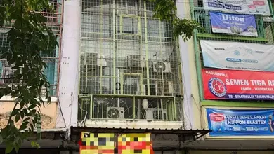 Disewakan Ruko Taman Palem Lestari 3 Lantai