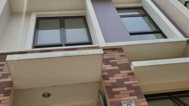 Disewakan Rumah 3 Lantai Di Allogio Barat, Gading Serpong