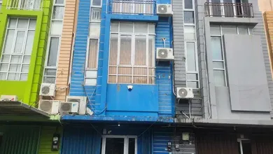 Dijual Cepat Ruko Malibu Palem Tiga Lantai, Cengkareng