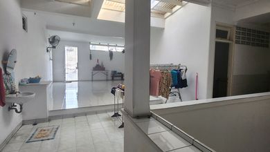 Dijual Rumah 3 Lantai di Taman Palem Lestari