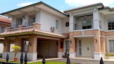 Disewakan Rumah Lippo Karawaci. Ada Swimming Pool