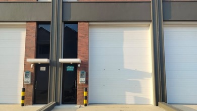 Disewakan Gudang Baru di Bizpark Pik 2. Row Jalan Lebar