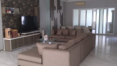 Dijual / Disewa Rumah di Springville Kemayoran. Luas 10X30m Semi Furnish Siap Huni