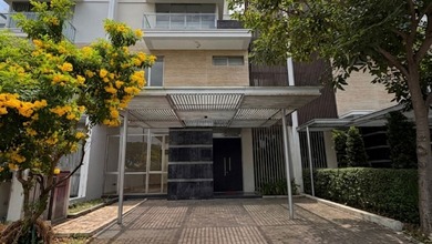 Dijual Rumah The Chopin Signature Golf Island. Luas 10X20m. 3 Lantai