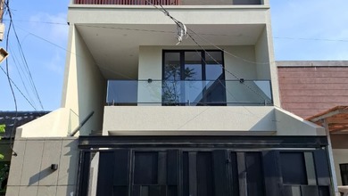 Dijual Rumah 3.5 Lantai Brand New Puri Indah. Semi Furnished, Ada Swimming Pool