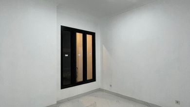 Rumah di Cengkareng Jakarta Barat Amerika Clasicc Style