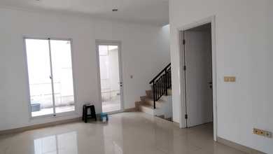 Disewakan Rumah Bagus Siap Huni Semi Furnished Green Lake City