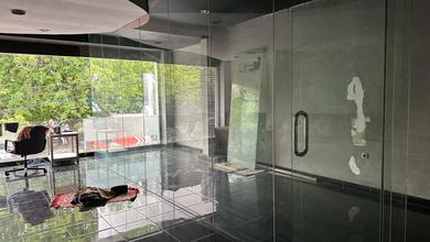 Di Sewa Ruko Taman Meruya Illir Jakarta (7x30) Pinggir Jalan