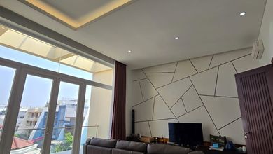 Rumah Pluit Hoek Mewah Minimalis, Ceiling Tinggi, Jalan Lebar