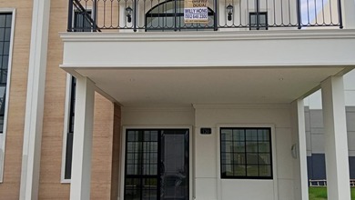 Disewakan Rumah di PIK 2 Bukit Nirmala. Model American classic 