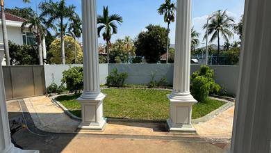 Rumah Mewah Pik Hitung Tanah, Posisi Hoek, Classic Modern