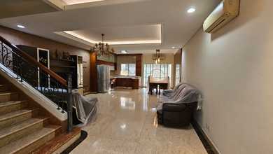 Rumah Pik 270m, 4 Kamar Tidur, Kondisi Furnished, Ada Pool