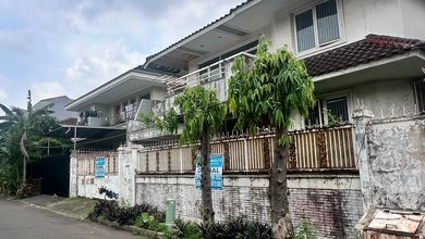 Jarang Ada. Rumah Tua Hit Tanah Lokasi Strategis. Permata Hijau