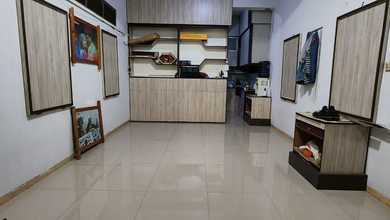 Rumah 3 Lantai Akses Jalan 2 Mobil. di Cempaka Putih