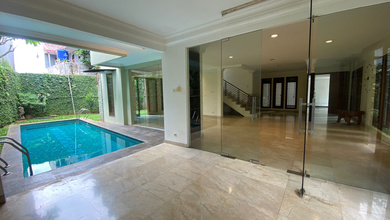 Rumah Bagus Terawat dan Siap Huni di Patra Kuningan, Jakarta Selatan