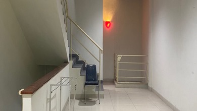 Ruko 5 Lantai Lokasi Strategis Pinggir Jalan Raya.