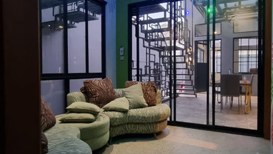 Lebak Lestari Rumah Mewah Gaya Industrial 2 Lantai