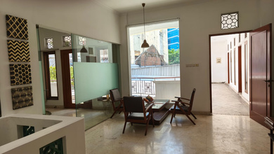 Rumah 3 Lantai Cocok untuk Usaha. Lokasi Strategis