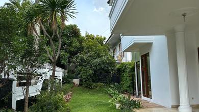 Rumah 2 Lantai. Bagus Nyaman Dan Siap Huni. Permata Hijau