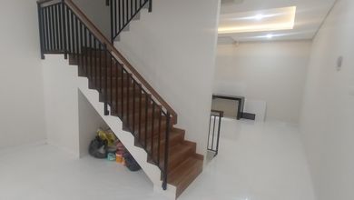 Rumah Bangunan Baru 3.5 Lantai Di Tomang Jakarta