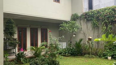 Rumah 2 bangunan SHM Bagus di Cilandak tengah