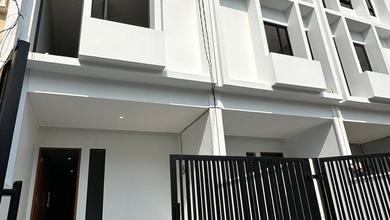 Rumah Brand New Muara Karang 3 Lantai 60M2. Hadap Selatan, Jalan 2 Mobil