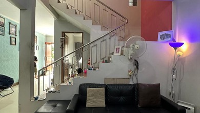 Rumah tomang lokasi private, jalan depan muat 2 mobil. Shm