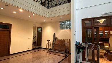 Rumah pluit luas 200m2 jalan lebar, void tinggi siap huni