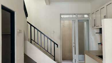 Dijual Rumah di Park Resident