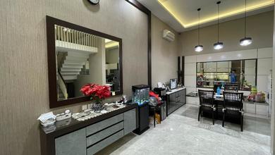 Rumah 3 Lantai Bagus Furnished di Citra 8