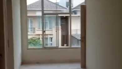 Rumah Crown Golf  PIK, 2 Lantai