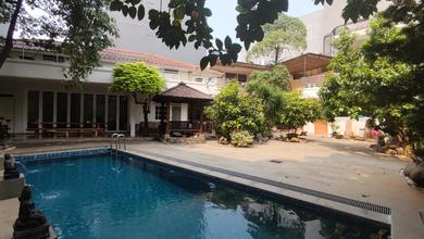 Rumah Bagus Di Tanjung Duren, Tomang, Ada Kolam Renang