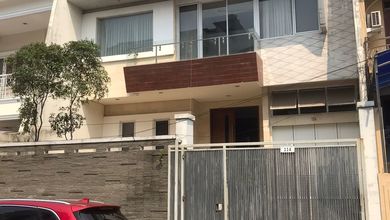 Rumah Pluit 10X20 2 Lantai Model Minimalis