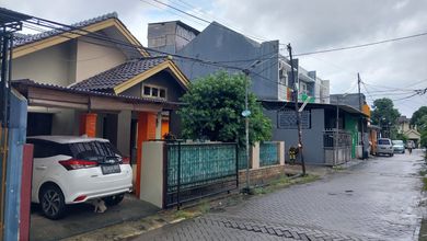 Promo Rumah di Tangerang Kota, Tangerang, LB 140m², Harga 2,3 Miliar