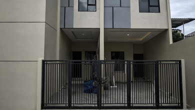 Rumah Baru 3 Lantai Akses Jalan 2 Mobil di Area Duri Kepa Jakbar