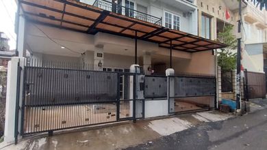 Rumah Area Tomang Lingkungan Aman Tenang Cocok untuk Tinggal