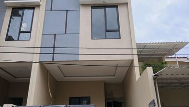 Rumah Baru 3 Lantai di Villa Tomang Mas Duri Kepa