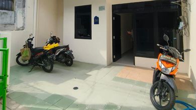 **rumah Di Tanjung Duren Selatan Sudah Renovasi Akses Mobil**