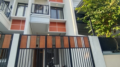 Rumah Baru Taman Ratu 3.5 Lantai