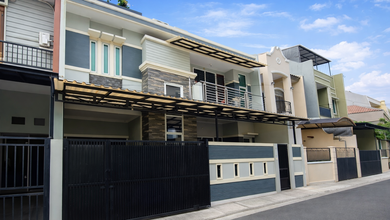 Rumah Siap Huni 3 Lantai Semifurnished di Tomang