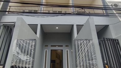 Rumah Baru Duri Kepa 1 Unit Lagi Lokasi Strategis 3.5 Lantai