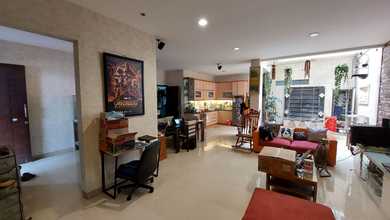 ** Rumah Siap Huni 2 Lantai Di Tomang Jakbar Semi Furnished**