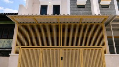Rumah Siap Huni 3 Lantai Semifurnished di Tanjung Duren