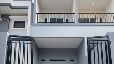 Rumah Siap Huni 3.5 Lantai Lokasi Strategis Dekat Kemana Mana Bebas Banjir Rapi Terawat Akses Jalan 1 Mobil Lega Cocok untuk Tempat Tinggal Keluarga