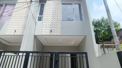 Rumah Baru 3 Lantai 1 Unit Lagi di Duri Kepa